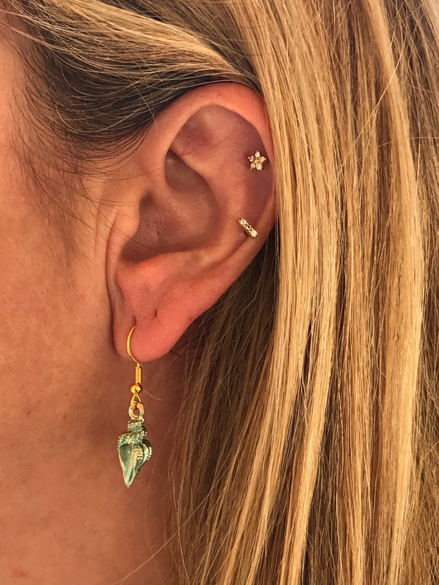 Pendientes Ondina con caracolas brillantes | Joyas marinas coloridas