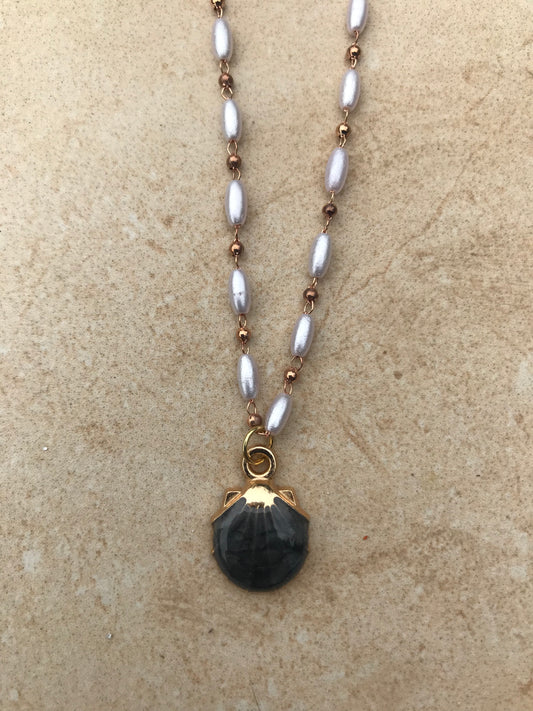 Collar Abyss elegante con concha negra | Joyas marinas exclusivas